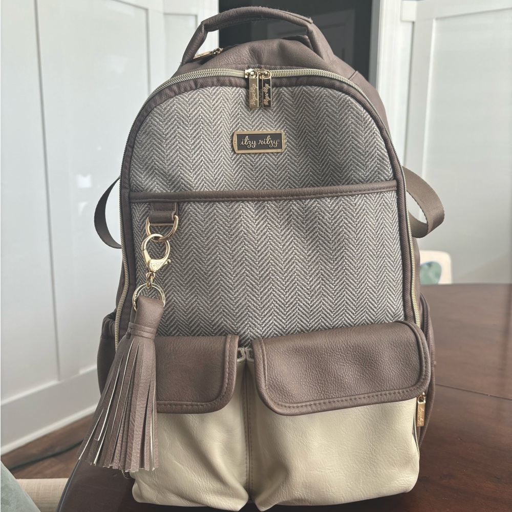 Itzy Ritzy Diaper Bag (with changing pad!)
